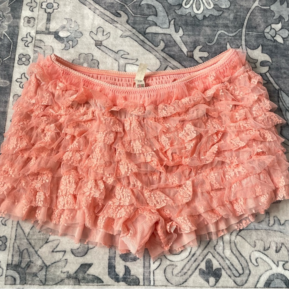 Feeling for lace shorties